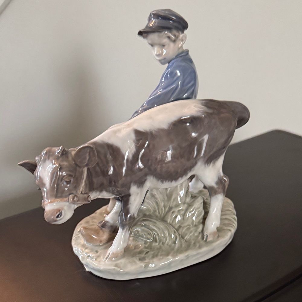 Vintage Royal Copenhagen Figurine – “Boy with Calf” #772 - Picture 7 of 8